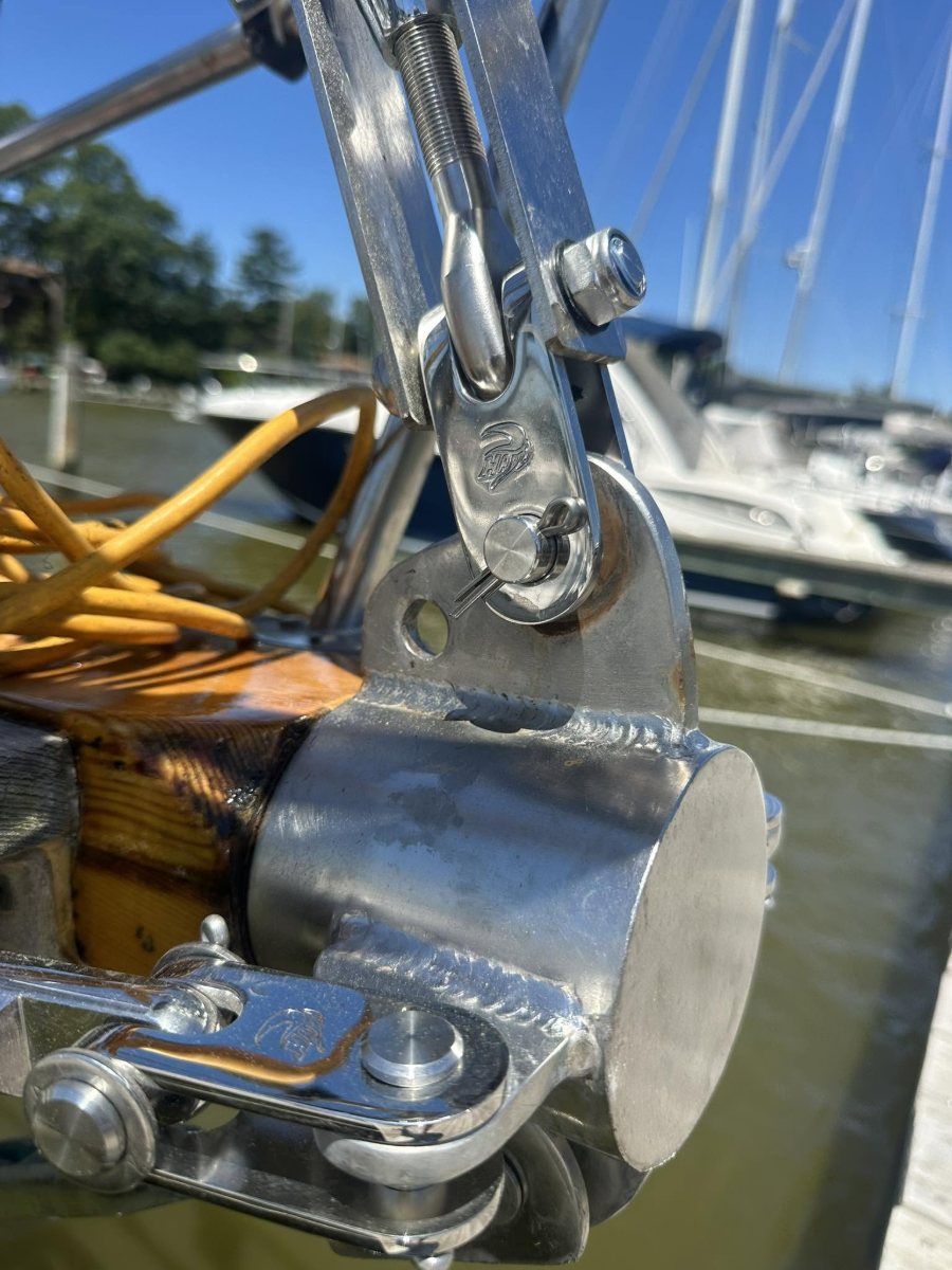 Stainless chainplate, toggle and turnbuckle at the deck